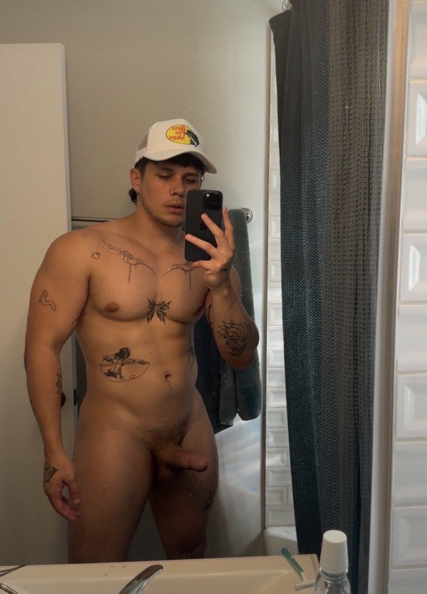 rocketman_569's tweet photo. What do you have to offer 
#gay #buyingmeetups https://t.co/6QmwCHMDpX