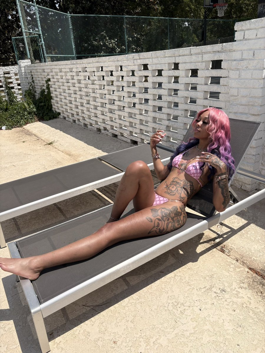 tootiegirly5167's tweet photo. Y'all should address me as a princess from now on 

#detroitmeets #detroitfreaks #detroit https://t.co/Dj0tUflywk