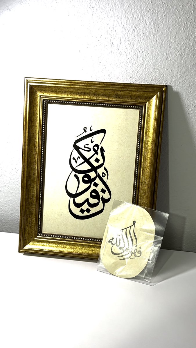 esederlerr's tweet photo. Abimin odanı yenile lafını fazla ciddiye aldım sanırım 👉🏻👈🏻✨ tablolarımın güzelliği peki 🎀 https://t.co/g7BMO63bdQ