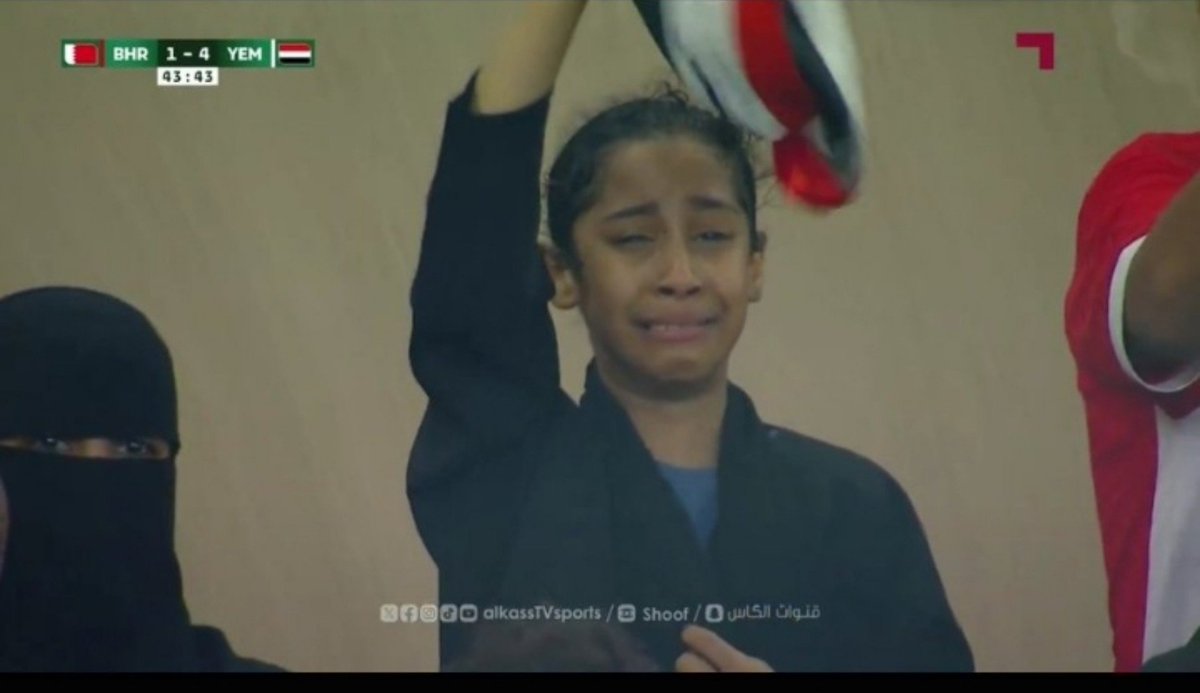Moran_Moh's tweet photo. دموعها حبًّا لليمن كانت أجمل من الهدف الرابع الذي سجله عادل عباس.
مشاعر بريئة تختصر حب الوطن. 🇾🇪❤️ https://t.co/i8bCOk8Eca