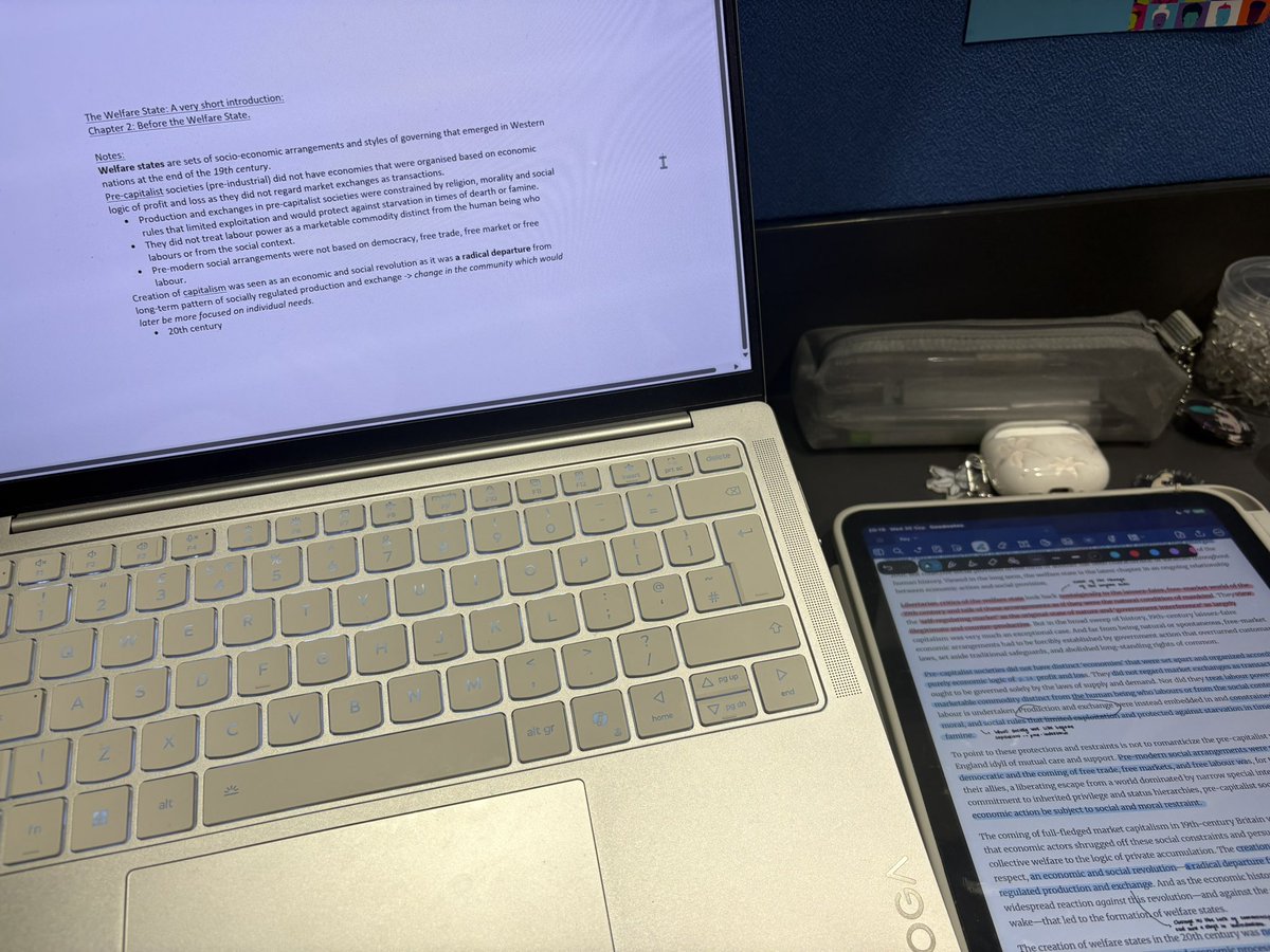 fruitbear_'s tweet photo. procrastinated all day and now forcing myself to lock in the evening 🫩 #studytwt https://t.co/nqgm2daEK8