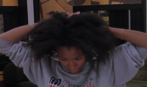 JokersBBUpdates's tweet photo. Posted 1:09pm: Taylor showing us how to start the perm. Section your hair. Do not agitate the scalp. #BB28 #BBLF https://t.co/fYogBLn6BJ