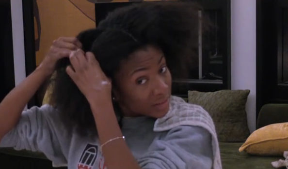 JokersBBUpdates's tweet photo. Posted 1:09pm: Taylor showing us how to start the perm. Section your hair. Do not agitate the scalp. #BB28 #BBLF https://t.co/fYogBLn6BJ