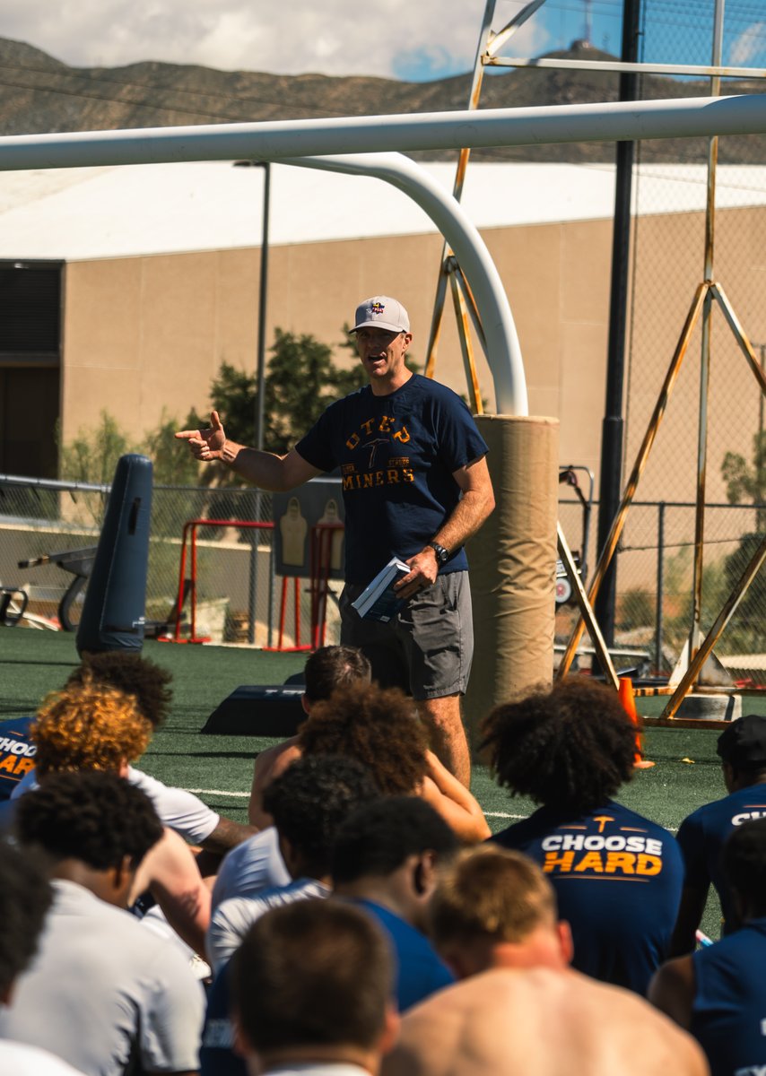 utepfbrecruit's tweet photo. Thank you UTEP Hall of Famer, Brandon Wolfram for leading Miner Development today!
#PicksUp | #UnityIsTheSecret https://t.co/qFnqjDDGIu