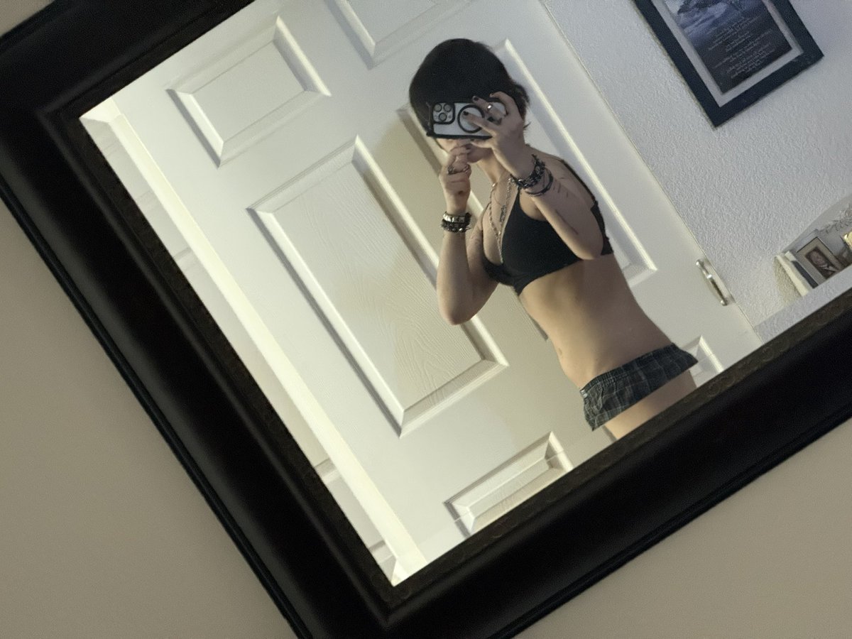 bloodyneedless's tweet photo. (fake body!) fattest 123/55kg i've ever seen😭😭😭😭😭😭😭😭strike me down now #edrtwt #edtwtㅤ #shedrtwt #ricecaketwt https://t.co/EMJXVU1WwD
