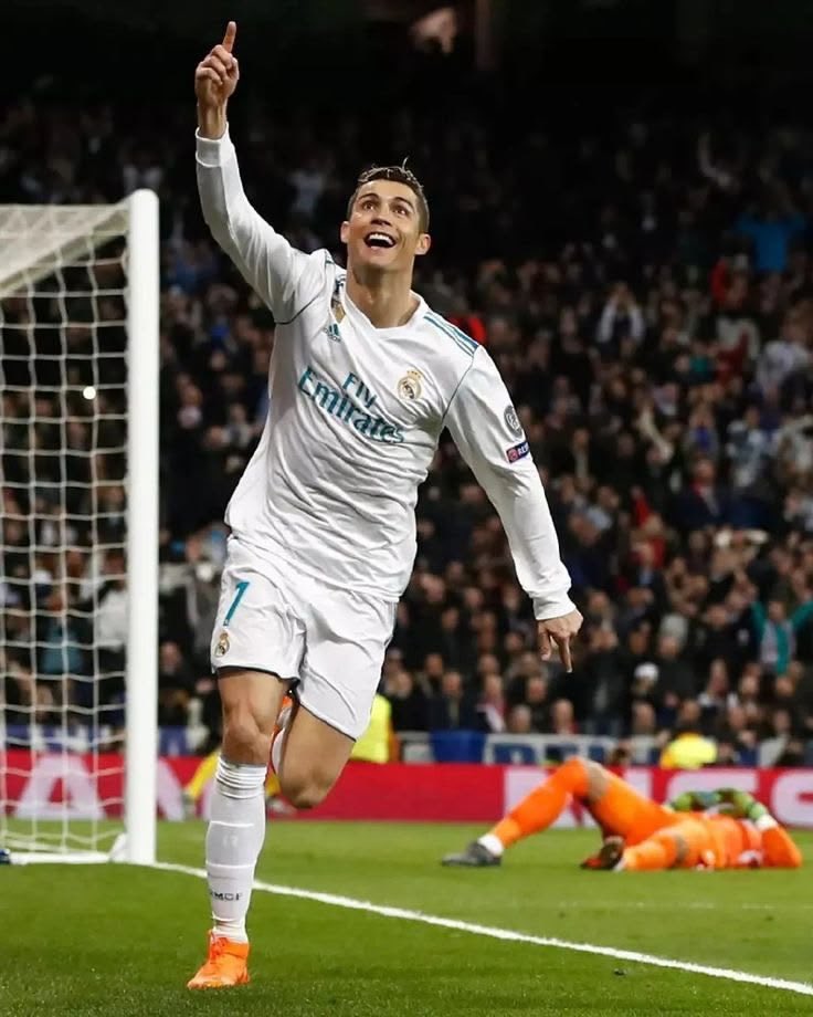ABDULAZIZ_91z's tweet photo. ١- ✍️✍️ثريد كامل عن رونالدو اسطورة البرتغال 🇵🇹 و اسطورة ريال مدريد ،بسم الله نبدا : هناك أسماء تمر في تاريخ كرة القدم وهناك أسماء تصنع التاريخ وتعيد كتابته كريستيانو رونالدو قصة نجاح لم تصنعها الصدفة، بل الأرقام القياسية والبطولات التي لا تنتهي تعالوا نستعرض إمبراطورية الدون https://t.co/MzrUHphWNM