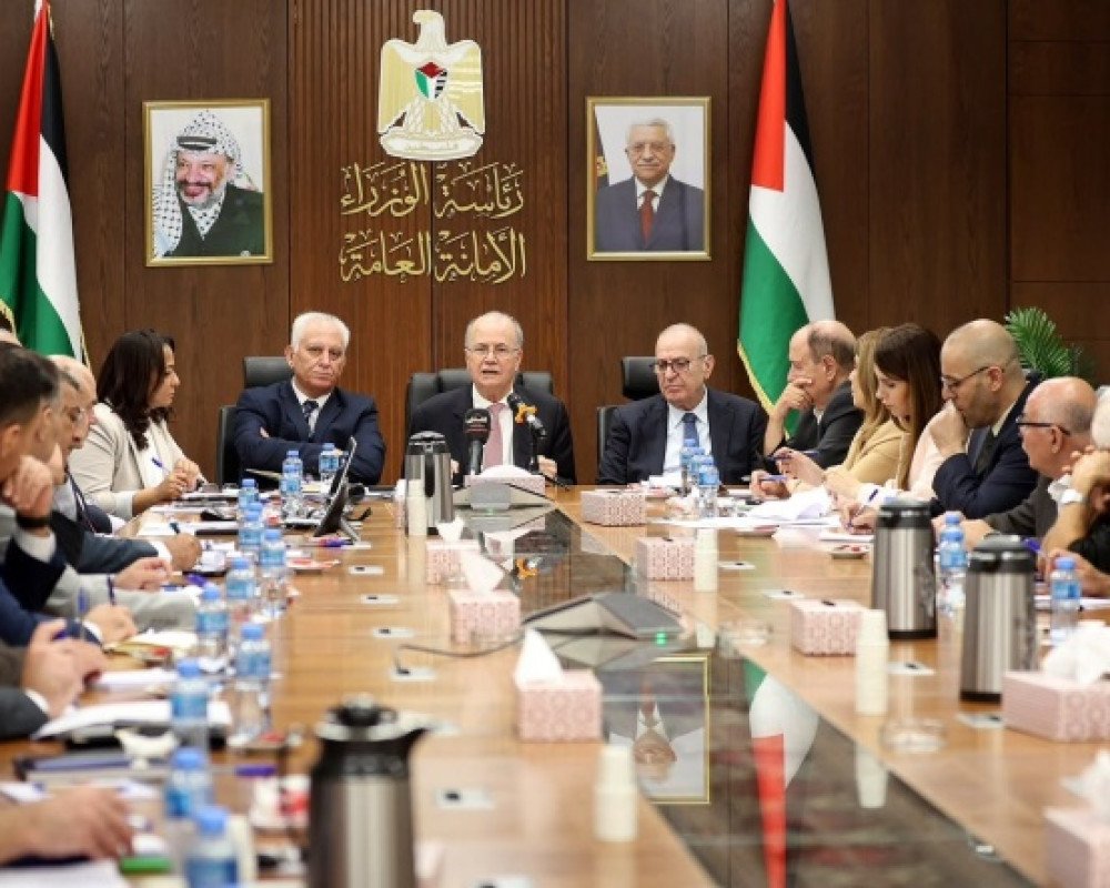 Gaza_Pa_'s tweet photo. الصمود الوطني يبدأ من مجتمع أكثر تماسكًا وحمايةً 🇯🇴
رئيس الوزراء يؤكد أهمية تعزيز الصمود الوطني والمجتمعي وتطوير م��ظومة الحماية الاجتماعية بما يدعم قدرة المجتمع على مواجهة التحديات ويحافظ على استقرار أفراده وتماسكهم https://t.co/PXeMsEwEt4