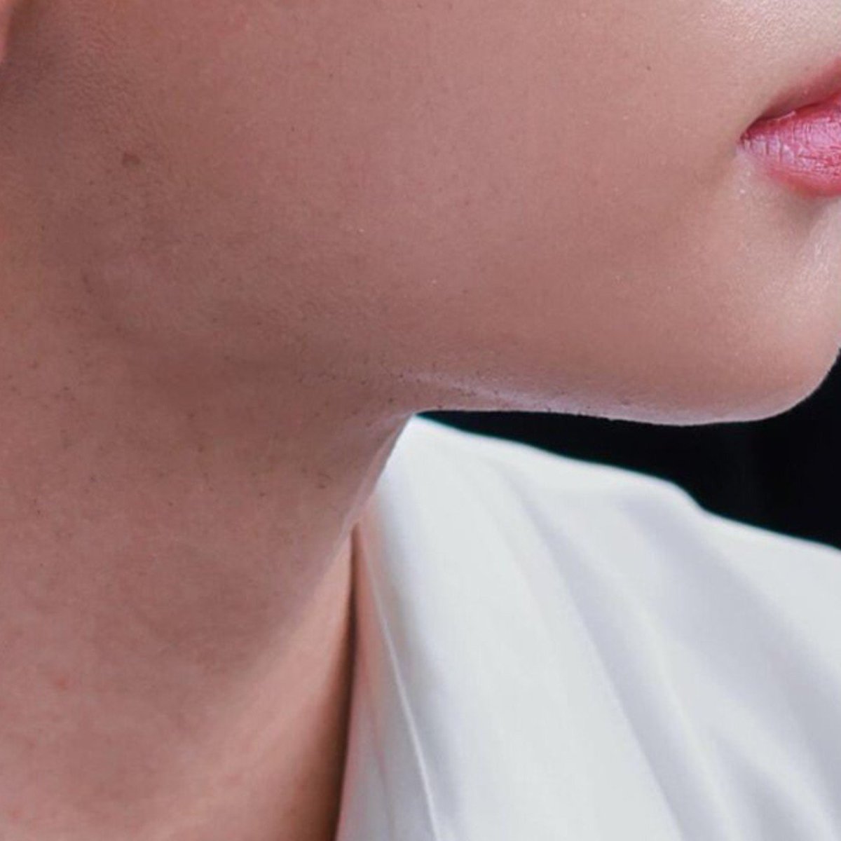 stayunny's tweet photo. omg he shaved his beard but left a few little hairs behind 😭🤏🏻 https://t.co/kUWxq4P6rM