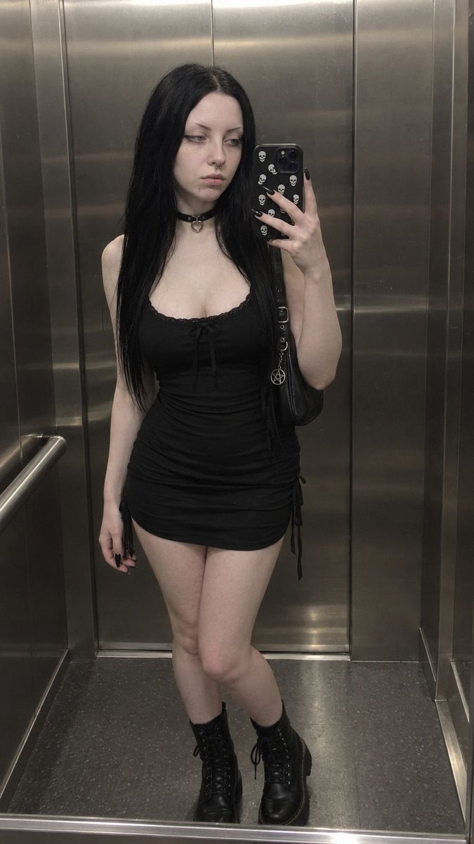 Oreanamp3's tweet photo. Te imaginas quedarte atrapado en un ascensor conmigo? Que me harías? Jaja 🤐❤️‍🔥 https://t.co/Dz3fsCYzC0