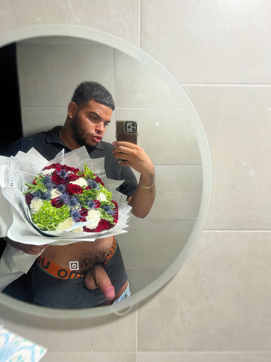 xxel600's tweet photo. Esa ñema se merece rosas! 🥰🥰🥰🇩🇴 https://t.co/sHx5eskcGc