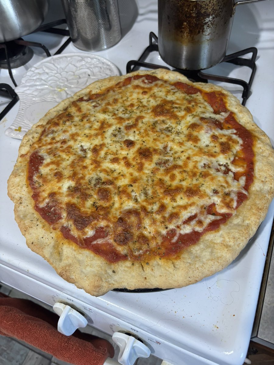 Zummowarrior's tweet photo. Homemade pizza from scratch in 30 minutes. #zummo #pizza #homemade #cooking https://t.co/RV7M6CWh53