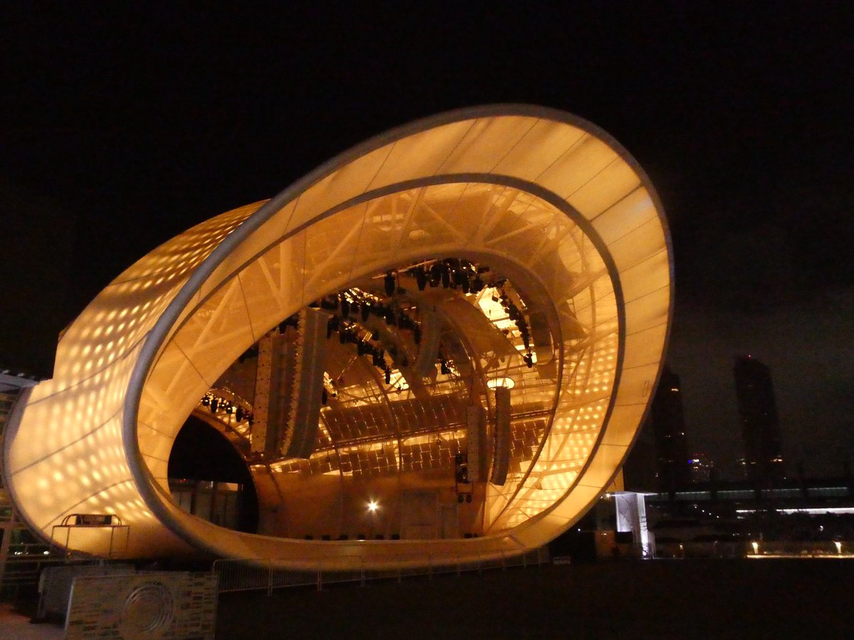 theshellsd's tweet photo. One shell of a night @Padres! 🤎💛 Let's do it again tonight. 😉

The Rady Shell is lit up in gold this week as our San Diego Padres battle it out in the MLB Wild Card Series! ⚾️🐚

#FightForTheFaithful #LFGSD #LetsGoPadres #AtTheShell https://t.co/pZkSByhi7V