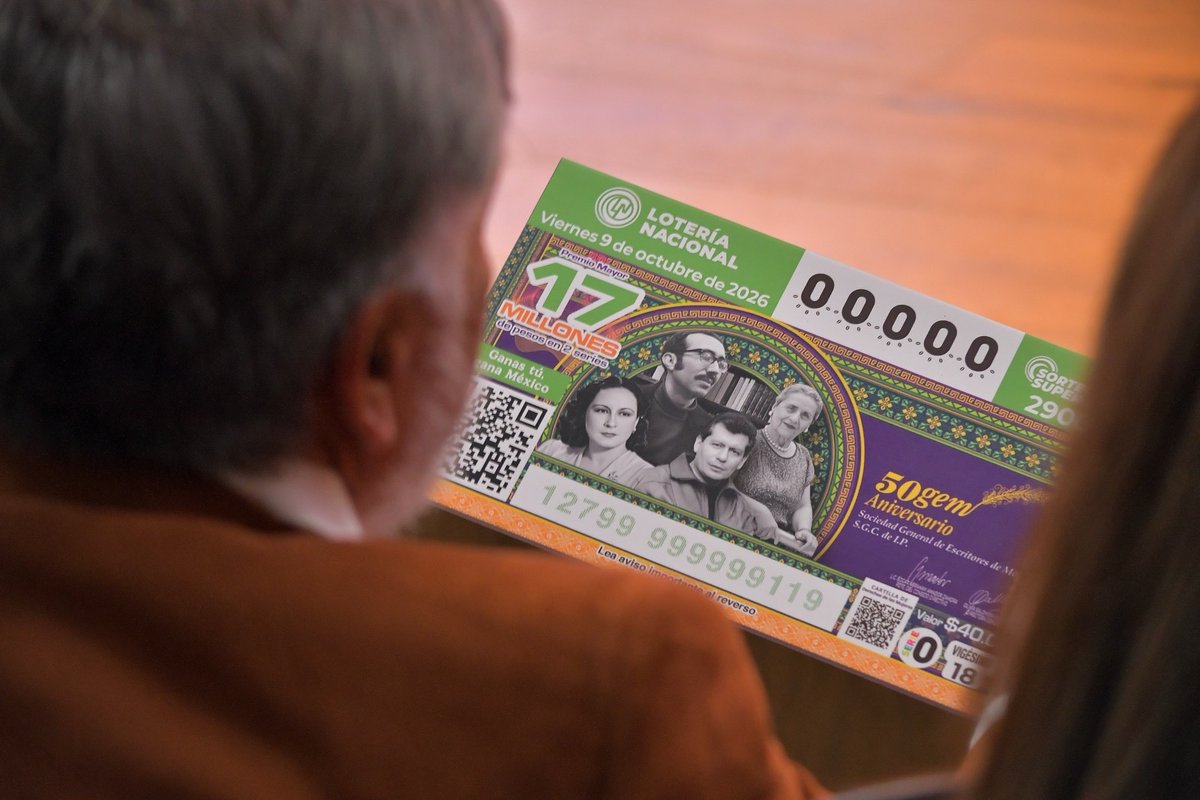 OliviaSalomonV's tweet photo. Develamos el billete del #SorteoSuperior No. 2900 por los 50 años de la @sogem_oficial, el cual se celebrará el 9 de octubre con un #PremioMayor de  17 millones de pesos en una bolsa total de 51 millones de pesos. 

Nos acompañaron, Manuel Rodríguez, presidente del Consejo Directivo de SOGEM; @macariaactriz actriz y madrina de la Sociedad, y @OmarFierroOf, actor y secretario general de la @andaactores. 

Aunque la tecnología avance, nada reemplaza la imaginación humana que da vida a las historias de México. ✍️🇲🇽
 #GanasTúGanaMexico