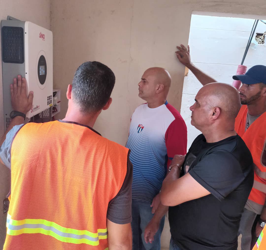 GHNordelo5's tweet photo. En saludo a los #66AñosCDR y gracias a una donación de nuestros hermanos de la Brigada Nou Barris, de Barcelona, inauguramos en la sede nacional de los #CDRCuba nuestro primer sistema fotovoltaico. #Cuba #CubaNoEstáSola https://t.co/GGqaSx2TCt