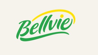 emadchidiac's tweet photo. 40 مليون دولار دعم من مصرف لبنان إلى "Bellvie" 

حصلت "شركة الزيوت ومشتقاتها ش.م.ل" على قرابة 40 مليون دولار من أموال مصرف لبنان. الشركة رائدة في صناعة معلبات التونا، والفواكهة، والمايونيز، وخصوصا عصر الحبوب واستخراج الزيوت منها.

المفارقة أن الشركة تُصدّر صناعاتها إلى الخارج إلى جانب البيع الداخلي (بحسب موقعها إلى: الأردن، السعودية، المغرب، الجزائر، قطر، والإمارات).

هذا يعني أنّ الشركة استفادت من أموال مصرف لبنان (أموال المودعين) من أجل التصدير بأسعار "سوبر تنافسية"، باعتبار أنها كانت تشتري الدولار من مصرف لبنان على السعر الرسمي، وتصدر وتقبض بالدولار الفريش.

المفارقة، أن الشركة قد أطلقت علامة Bellvie  في العام 2019، ثم تطورت خطوط إنتاج إضافية في الأعوام اللاحقة، أي في حمأة الأزمة الاقتصادية - المصرفية... وهذا دليل أكثر من كافٍ على المذكور أعلاه كله.

كذلك، برسم النيابة العامة المالية.

.. يُتبع