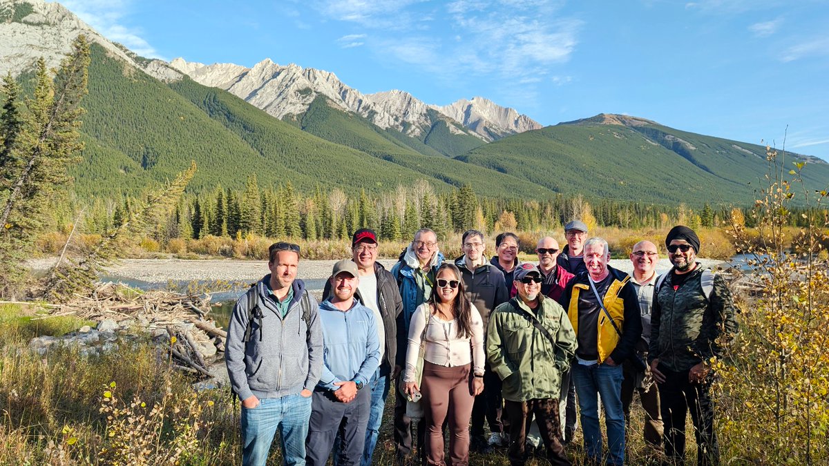 Xenbase's tweet photo. Xenbase University of Calgary and Cincinnati Children's team meeting, Kananaskis, Canada. #science #devbio #cellbio #xenopus #frogs https://t.co/GaXa5f5E7j
