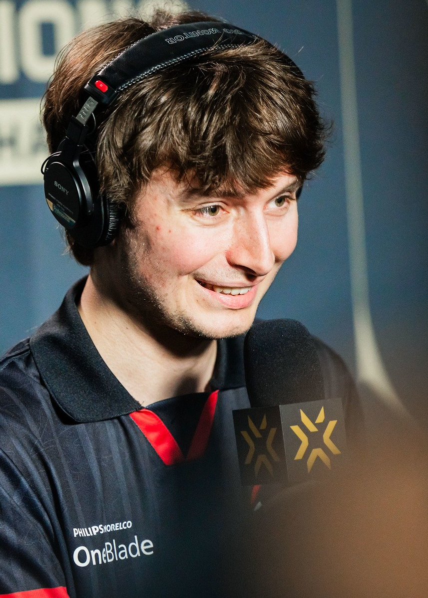 PolymarketVAL's tweet photo. NEW 🚨: Asuna 🇺🇸 has been NOMINATED for Esports PC Player of the Year at the Esports Awards 

He is the ONLY VALORANT player in the category 

Goated. https://t.co/CC38DQtVo9