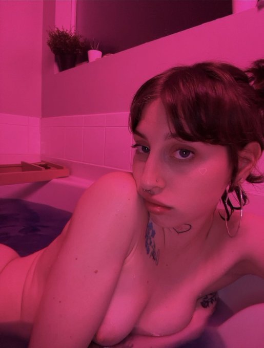 fadhilfauzi's tweet photo. Naughty Facetime? 🥵
⁦#nsfwtwtً⁩  ⁦ ⁦#buyingcontent⁩ ⁦#horny⁩ ⁦#nsfwtwtًً https://t.co/T0FjQzIwI0