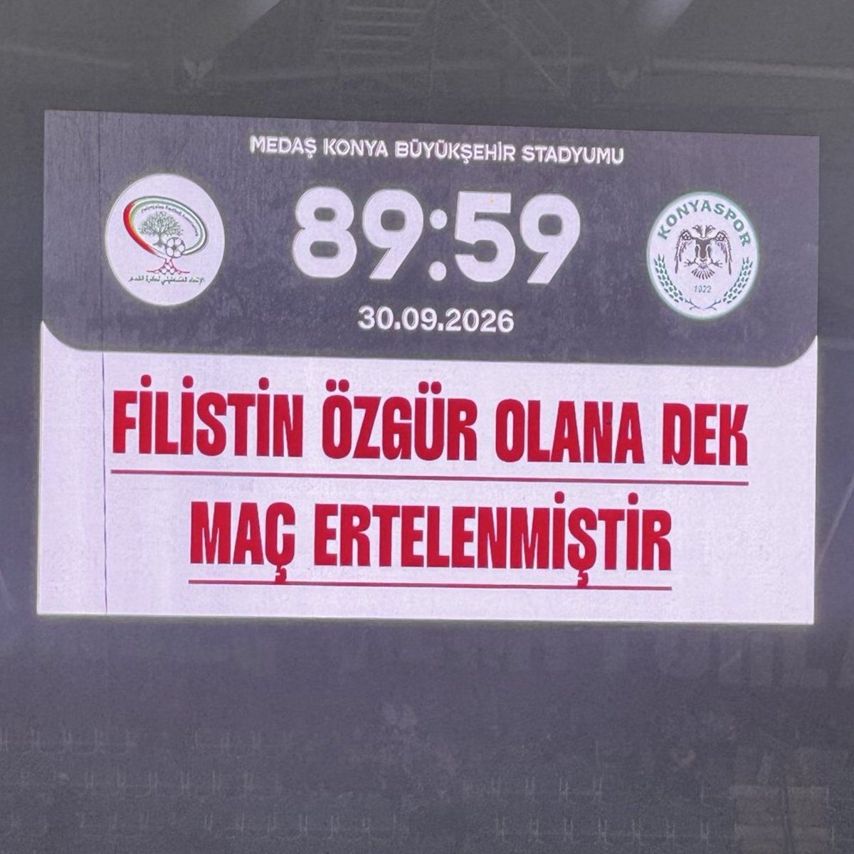 Globalite_'s tweet photo. Konyaspor 🇹🇷 - 🇵🇸 Filistin dostluk maçına iddia oynayan bir vatandaş, kuponu yattığı için maçın protesto amaçlı erken bitirilmesine tepki gösterdi: https://t.co/piQlyva1SF