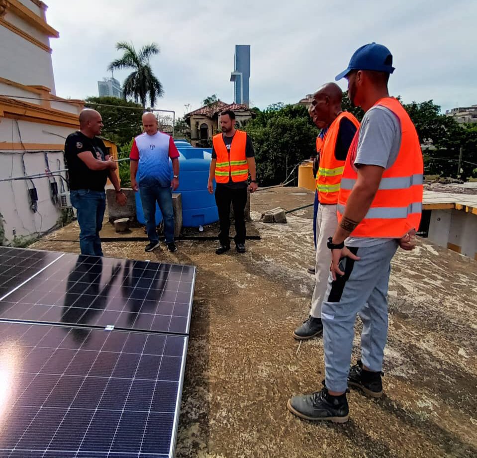 GHNordelo5's tweet photo. En saludo a los #66AñosCDR y gracias a una donación de nuestros hermanos de la Brigada Nou Barris, de Barcelona, inauguramos en la sede nacional de los #CDRCuba nuestro primer sistema fotovoltaico. #Cuba #CubaNoEstáSola https://t.co/GGqaSx2TCt