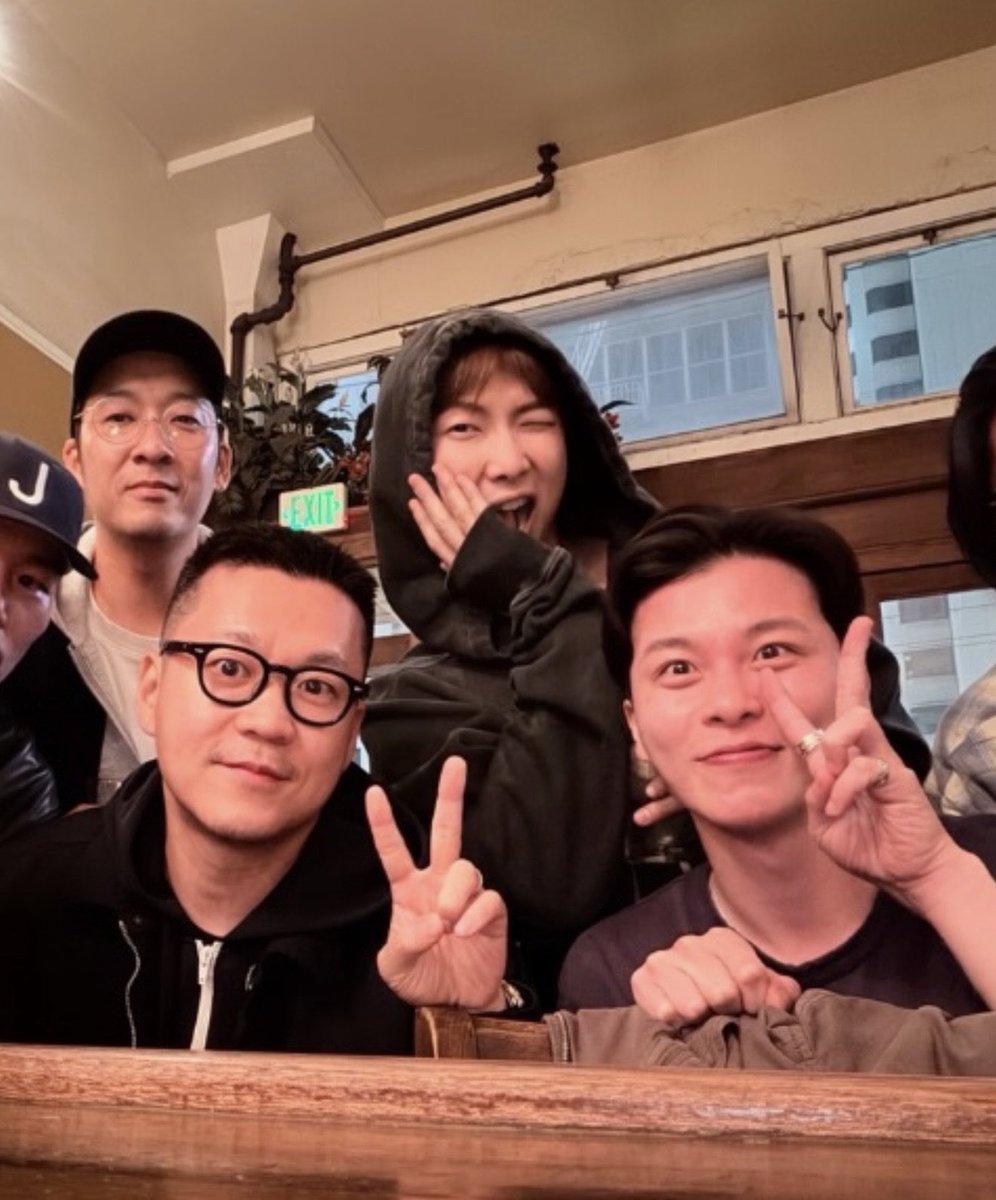 Livheartt's tweet photo. He really is just a Disney princess 😭😭 I’m still so immensely proud of him for Between You and Me. I hope he knows that. https://t.co/u25IUuYPAi