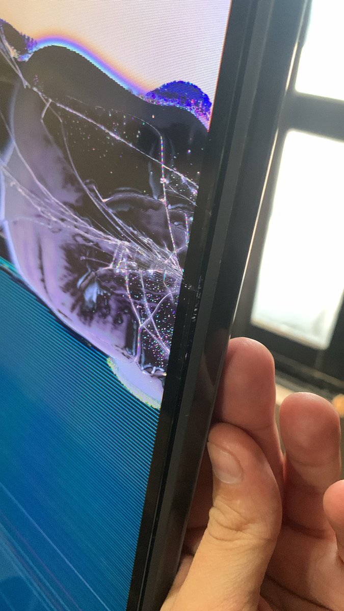 Hbochapa74's tweet photo. @RicardoBSalinas me ayudas a que me cambien una tv que compre en la app de total play llego dañada ya hice reporte en la app y todo pero con tu ayuda seria mejor haga paro tio richi para que @totalplaymx me ayude a solucionar esto si ando bien triste ya me veia jugando en 4k https://t.co/mYHQhFdGA9