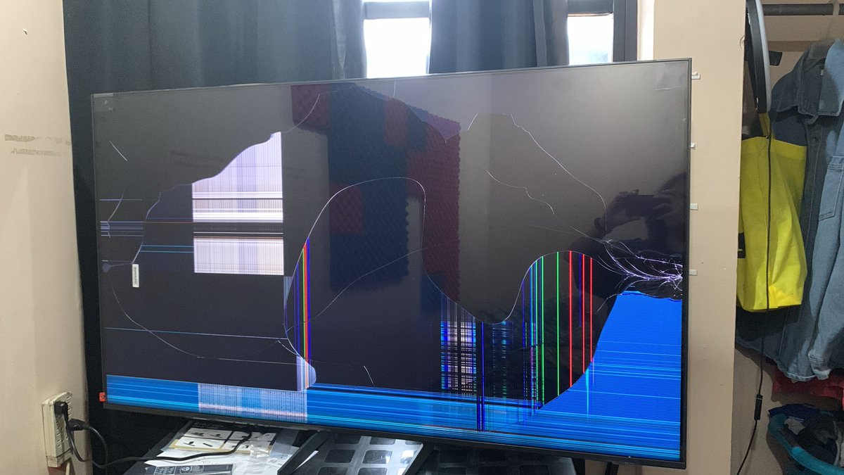 Hbochapa74's tweet photo. @RicardoBSalinas me ayudas a que me cambien una tv que compre en la app de total play llego dañada ya hice reporte en la app y todo pero con tu ayuda seria mejor haga paro tio richi para que @totalplaymx me ayude a solucionar esto si ando bien triste ya me veia jugando en 4k https://t.co/mYHQhFdGA9