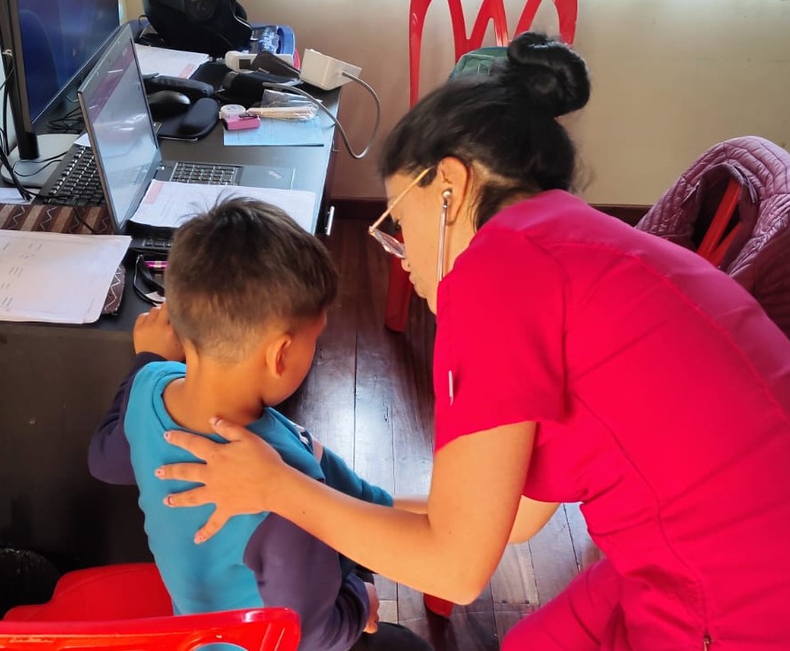 saludazuay_'s tweet photo. #Cuenca | Atención médica y odontológica, control de bares escolares y las charlas educativas son algunas de las actividades que realiza el personal del Centro de Salud Nicanor Merchán, con el propósito de cuidar la salud de la comunidad. https://t.co/Rs8xfLIsPr