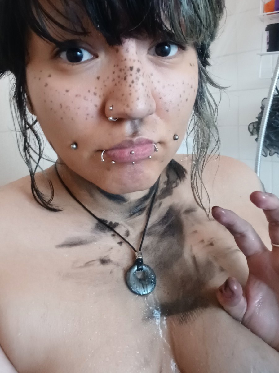 MorbidMouse420's tweet photo. I got ink all over myself !!!! https://t.co/Vs8w4KwhPX
