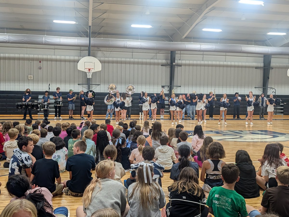 Maysville_Elem's tweet photo. What a great time at today’s East Side Spirit Tour &amp; Pep Rally!  Our band, cheerleaders, football players, Homecoming Court, and Eagle brought the energy and made it a day to remember!  Let’s keep the spirit going! Thank you @EJ_Athletics for joining us! #EastSidePride #GoEagles https://t.co/reALhoN3gF