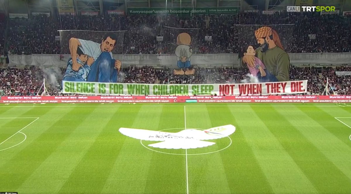 TouchlineX's tweet photo. 🚨 𝗕𝗥𝗘𝗔𝗞𝗜𝗡𝗚: The Konyaspor vs Palestine match was SYMBOLICALLY STOPPED at exactly 89 minutes and 59 seconds tonight.

The match is suspended until Palestine is free.

"SILENCE IS FOR WHEN CHILDREN SLEEP, NOT WHEN THEY DIE." https://t.co/Ei6MQpb6yU