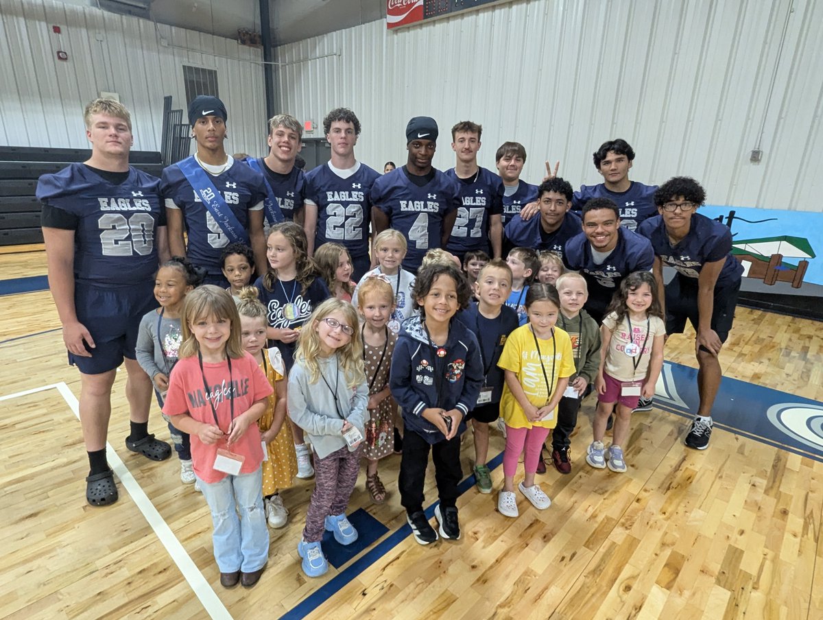 Maysville_Elem's tweet photo. What a great time at today’s East Side Spirit Tour &amp; Pep Rally!  Our band, cheerleaders, football players, Homecoming Court, and Eagle brought the energy and made it a day to remember!  Let’s keep the spirit going! Thank you @EJ_Athletics for joining us! #EastSidePride #GoEagles https://t.co/reALhoN3gF