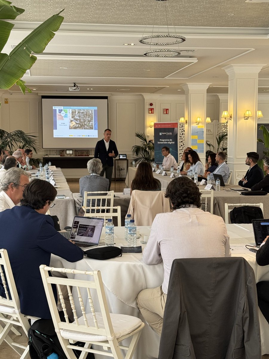 TranviasyTrenes's tweet photo. Y ayer, en Badajoz, iniciamos el nuevo curso de #DigitalxBorder con un grupo excelente comandado por @jla_alonso. Un proyecto de @adigital_org @ICEX_ & @eoi con FSE+. https://t.co/6oLrUwF2t9