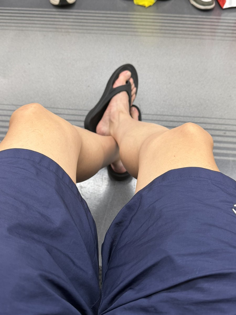 ryu9300's tweet photo. 朝から大量の���スクをこなしてて、
充実感はあるんだけど、あと4日保つのか…
サンダルまとめ https://t.co/bSB6Vv5r46