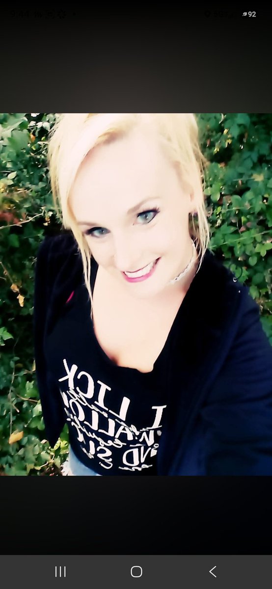 2bequeeninanna's tweet photo. Is there something wrong  with me  why are men on here faking like there helping me out.but really just playing fucked up games https://t.co/XfeUH5RoiK