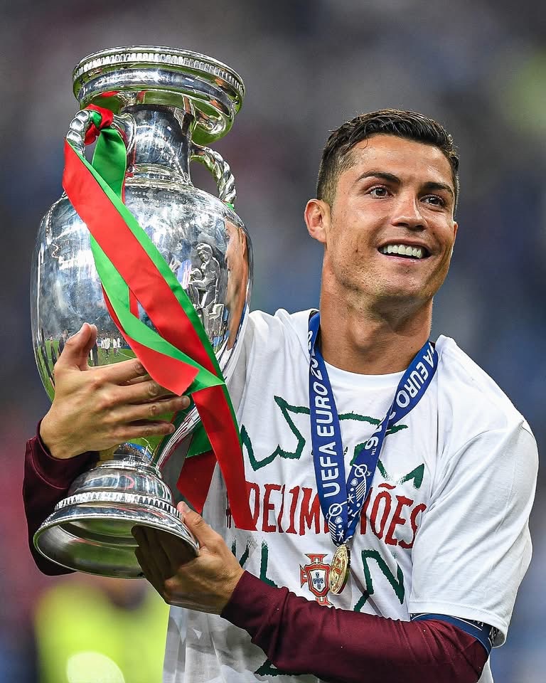 MadridXtra's tweet photo. 🚨 Cristiano Ronaldo’s legacy with Portugal:

🇵🇹 234 appearances
⚽️ 146 goals
🅰️ 35 assists
🏆 UEFA Euro Champion
🏆 2× Nations League Champion

A LEGEND OF PORTUGAL. 🇵🇹🐐 https://t.co/BAitc5rxWc