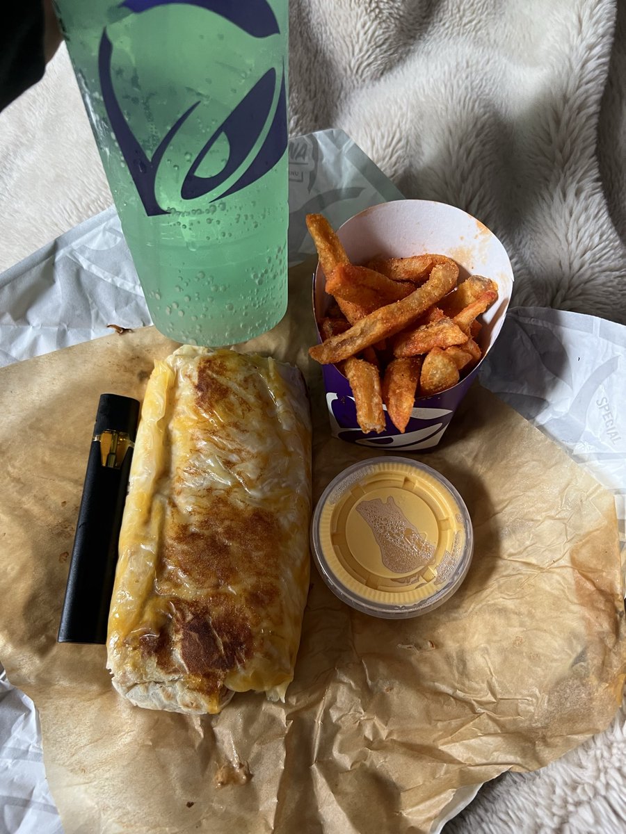seraphicbunnies's tweet photo. taco bell omad
- 1,010 calories https://t.co/C6acApuat6