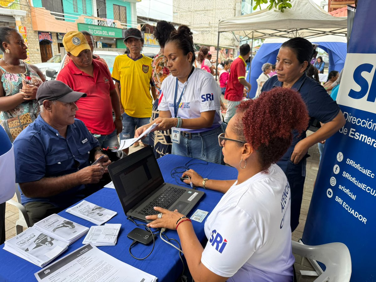 SRIoficialEc's tweet photo. #SRIenEsmeraldas 

En la parroquia Tonsupa, del cantón Atacames, acercamos nuestros servicios a la ciudadanía mediante una #BrigadaMóvilSRI.

Entregamos asistencia en trámites tributarios:

▫️ Generación de claves 
▫️ Actualización del RUC https://t.co/YHPaKuzuCs