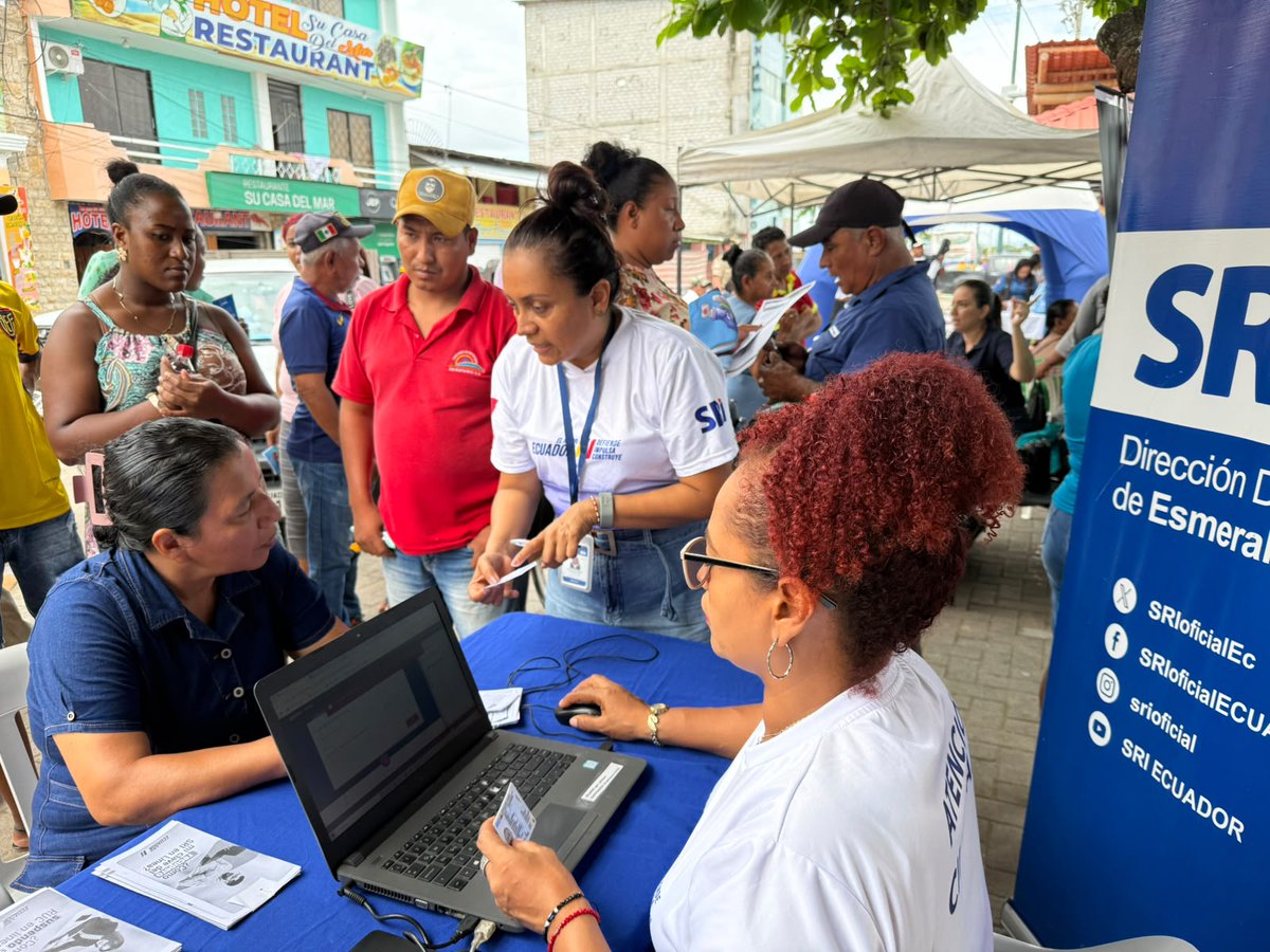 SRIoficialEc's tweet photo. #SRIenEsmeraldas 

En la parroquia Tonsupa, del cantón Atacames, acercamos nuestros servicios a la ciudadanía mediante una #BrigadaMóvilSRI.

Entregamos asistencia en trámites tributarios:

▫️ Generación de claves 
▫️ Actualización del RUC https://t.co/YHPaKuzuCs