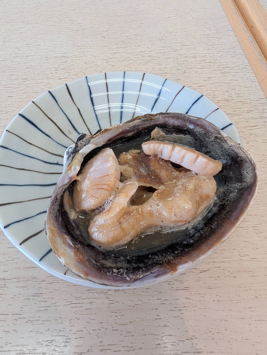 hajimewebright's tweet photo. 考え抜ける人ってやっぱ強いんだ。目には見えないけど、なんか確固たる軸がある。自分が持ち得るモノについても客観視できてる。トグルスイッチのようなオン・オフの切り替えも見事やし。大ざっぱのように見せかけてむちゃ繊細。もう目の前に出された大あさり喰らうしかない。 https://t.co/ZVnJoiuMSi