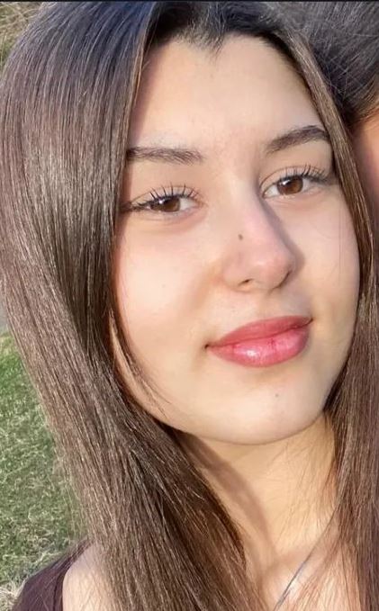 gdhdijital's tweet photo. Giresun'da lise öğrencisi Tuana Elif Torun’a yönelik cinsel taciz suçundan 1 yıl 6 ay hapis cezası alan eski Görele Belediye Başkanı Hasbi Dede’nin cezası istinaf mahkemesince onandı. 

— İçişleri Bakanlığınca görevden uzaklaştırılan Dede’nin cezası kesinleşti.

— Belediye meclisi yeni başkanı seçmek için sandığa gidecek.

— Davanın mağduru 16 yaşındaki Tuana Elif Torun ise yargılama sürerken geçirdiği trafik kazasında hayatını kaybetmişti.