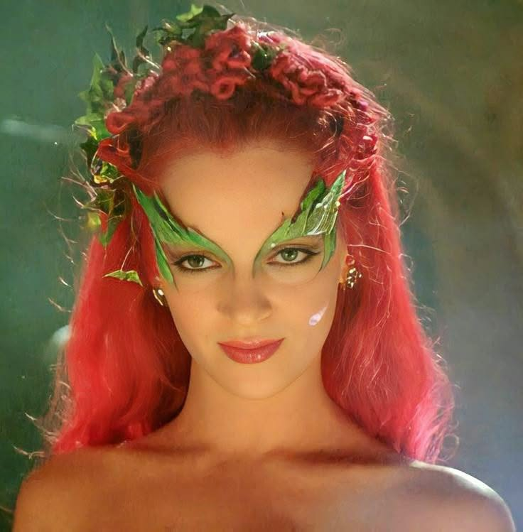 ComplexPop's tweet photo. Uma Thurman as Poison Ivy 📸 https://t.co/VZefIAFUos