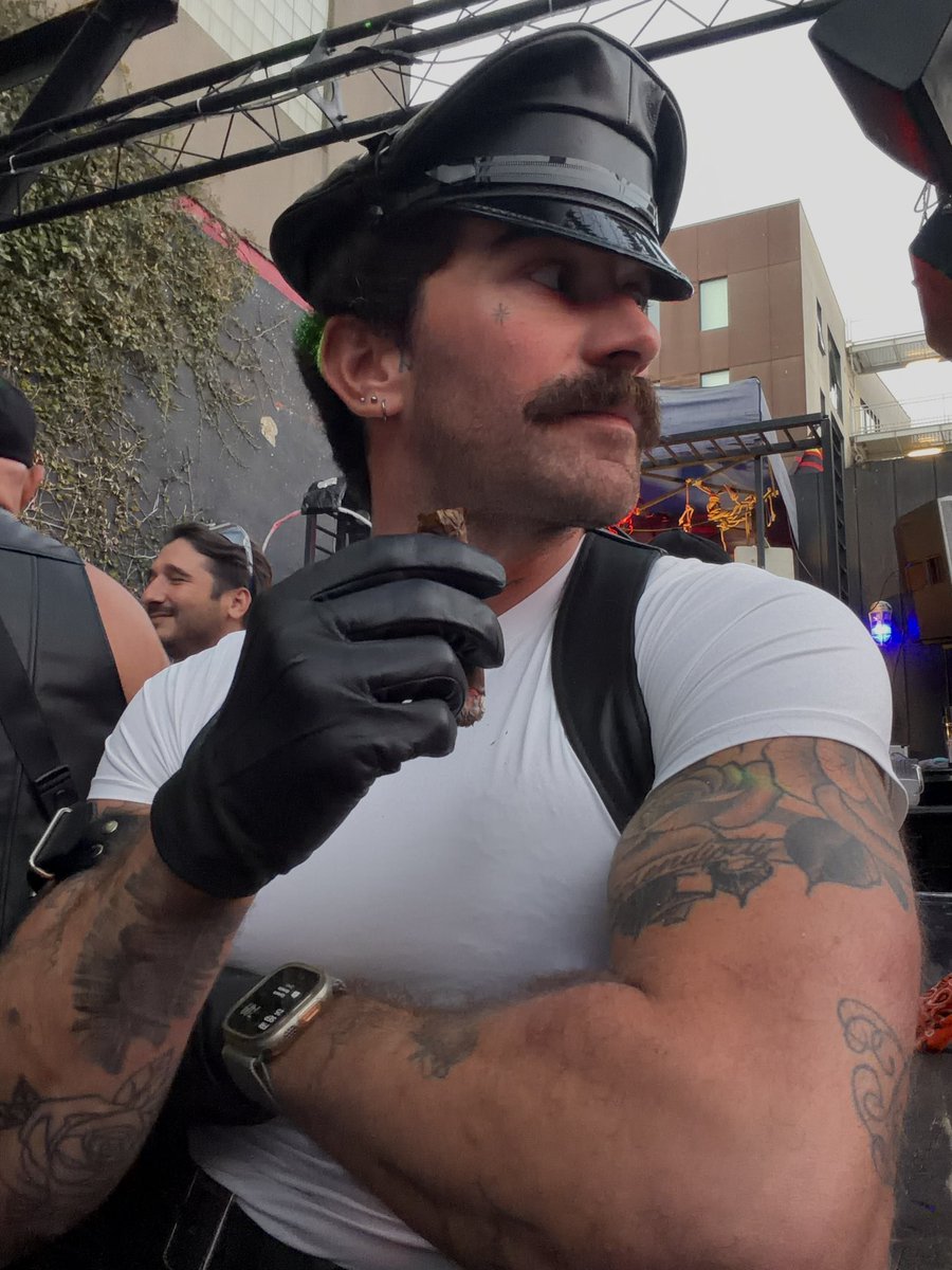chris_damned's tweet photo. Folsom https://t.co/R3Q6ocd6dp