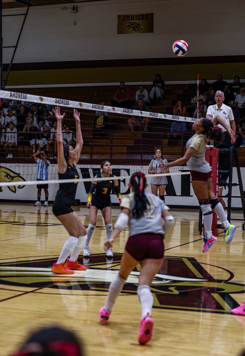 ELPASO_ISD's tweet photo. Congratulations to Mia Amador of Franklin High School volleyball on being named the El Paso Times Athlete of the Week! 🏆🎊

Join us in supporting this week's El Paso ISD nominees:
🌟 Aavant Clayton, Andress football
🌟 Alena Suber, Andress volleyball https://t.co/NFg1QzN0yT