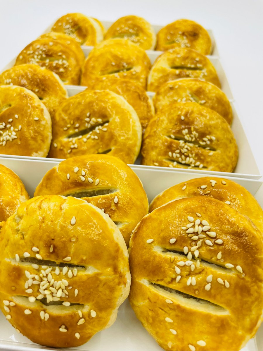 vrix_3327bx's tweet photo. This dashing little pastry looks so tender and juicy! https://t.co/bEwB4L4BI2