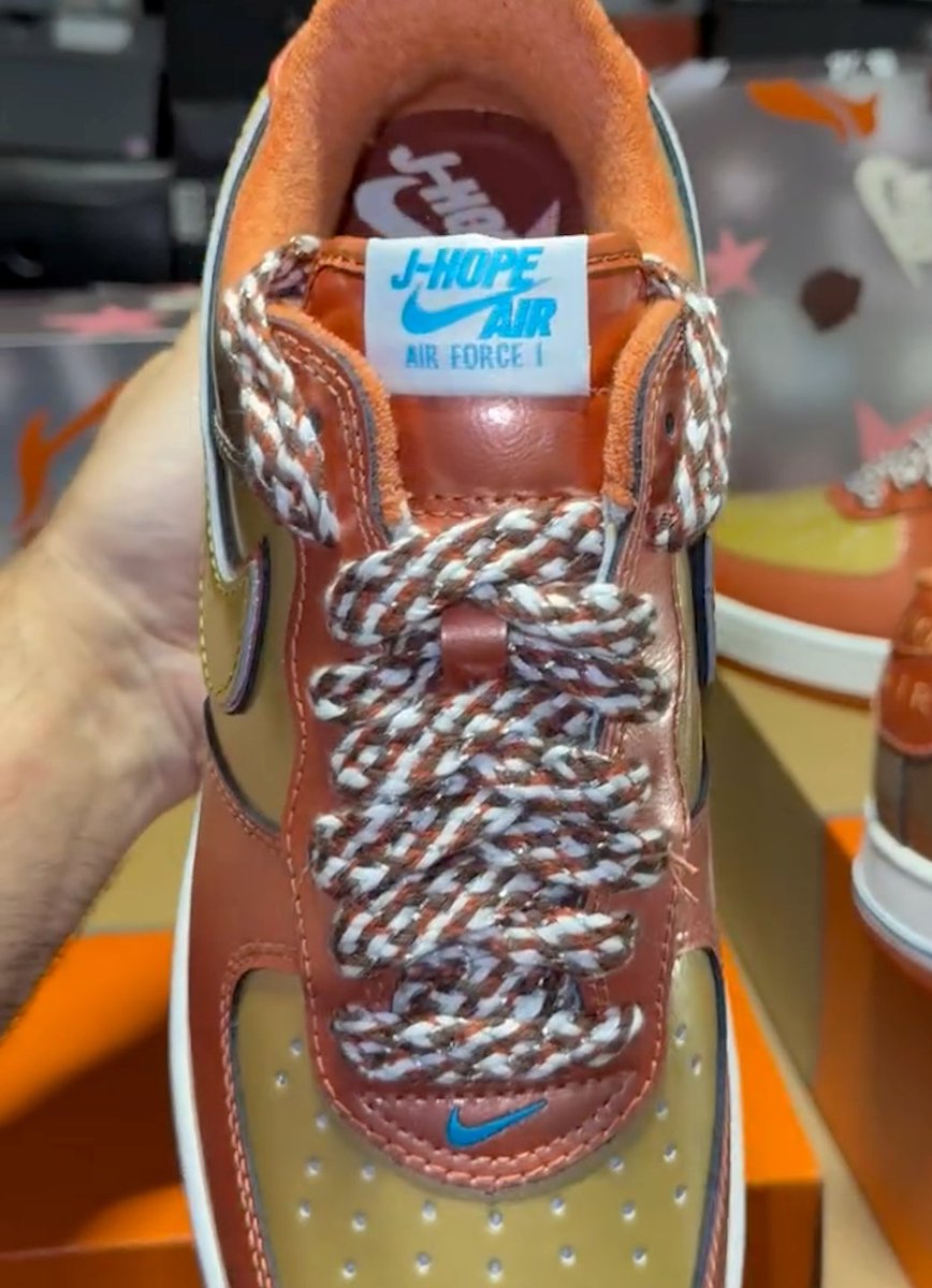 ModernNotoriety's tweet photo. IN-HAND: j-hope x NIGO x Nike Air Force 1 🐿️

🗓️ October 22nd
🏷️ $150 https://t.co/3LkO26fvI5