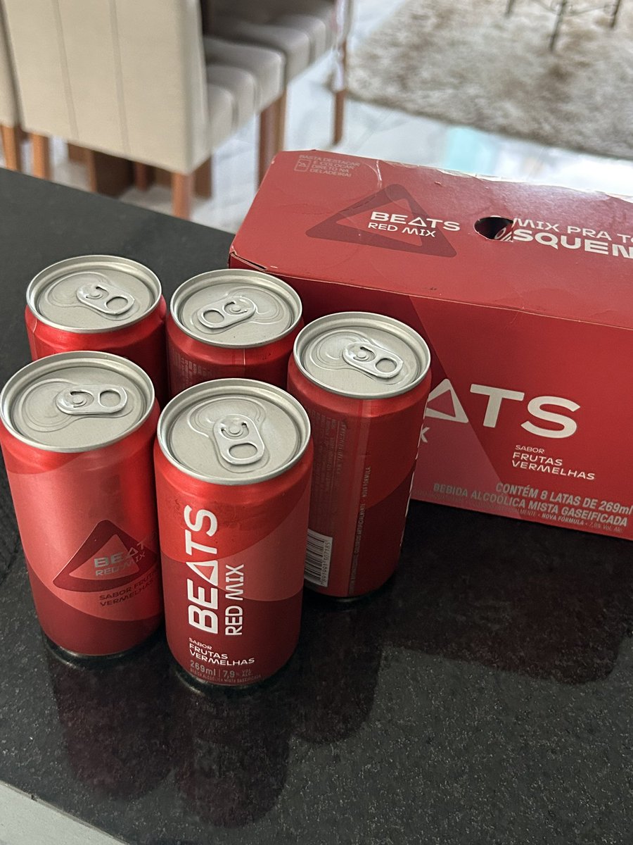 eigabfernandez's tweet photo. eu quando compro 13 beats vermelhas para dar pt domingo https://t.co/Khidk3PfWi