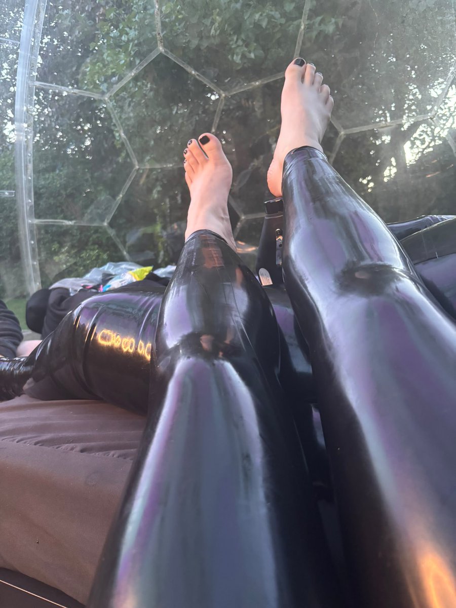 MissRubyHex's tweet photo. @rt_feet Nothing https://t.co/ReS7ojicEb