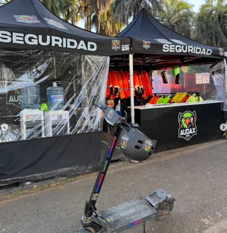 babasali88's tweet photo. @RAMIROCATT Todo esto lo arma gustavo velazquez d seguridad deportiva D SANTA FE ,el quiere traer a nuestro club la empresa audax q es una empresa d seguridad privada q es sina, q la maneja la gente d pillin y belloso con la barra nueva.FUERA DE NUESTRO CLUB. SINA BOTON ,COIMERO https://t.co/K91PbEJ8xq