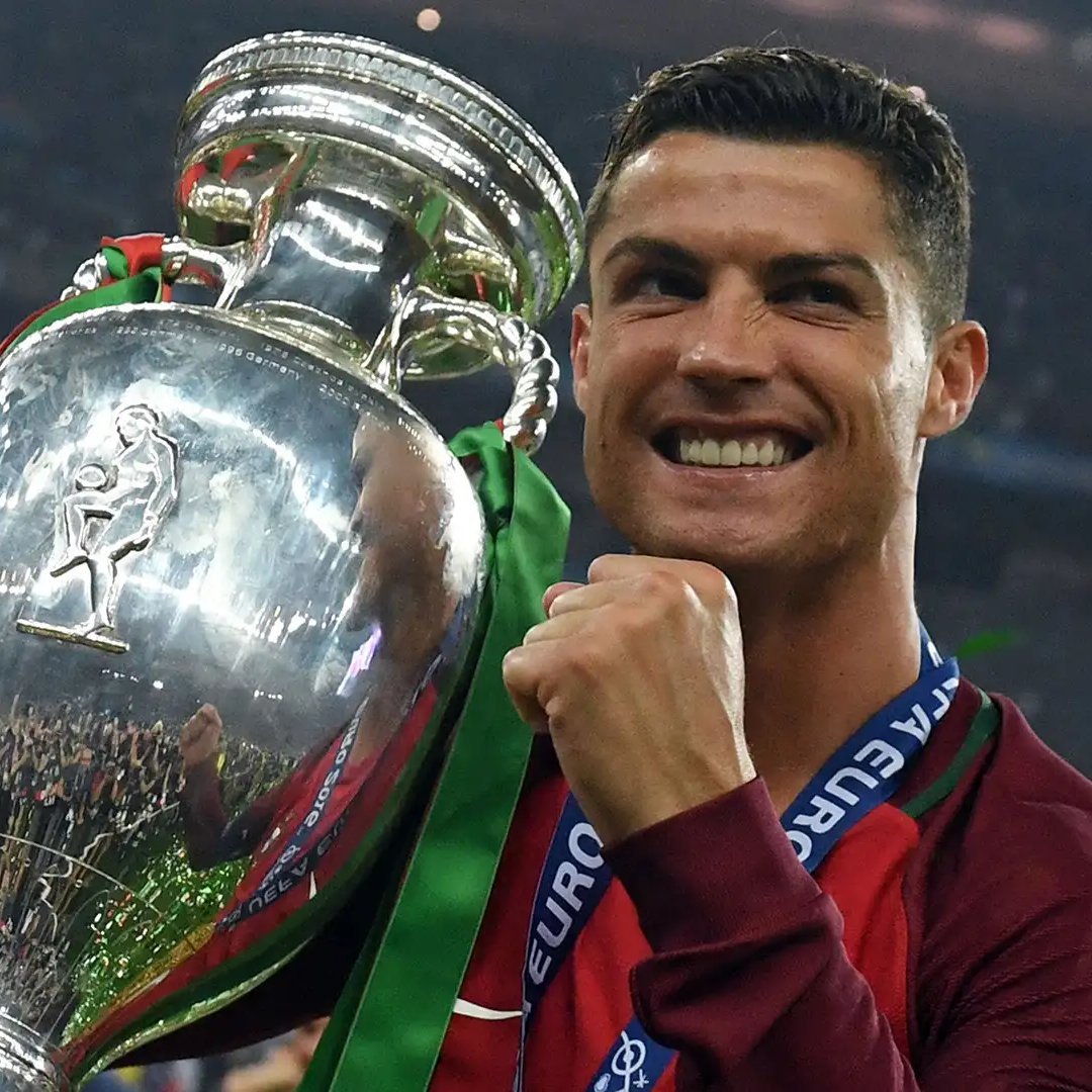 TouchlineX's tweet photo. If this was the end, THANK YOU Cristiano Ronaldo:

👤 234 games for Portugal.
⚽ 146 goals.
🅰️ 37 assists.
🔥 183 G/A.
🎩 10 hat-tricks.
🎯 11 free-kick goals.
⭐ 24 MOTM
🏆 3 trophies. https://t.co/rWN03d8PnS